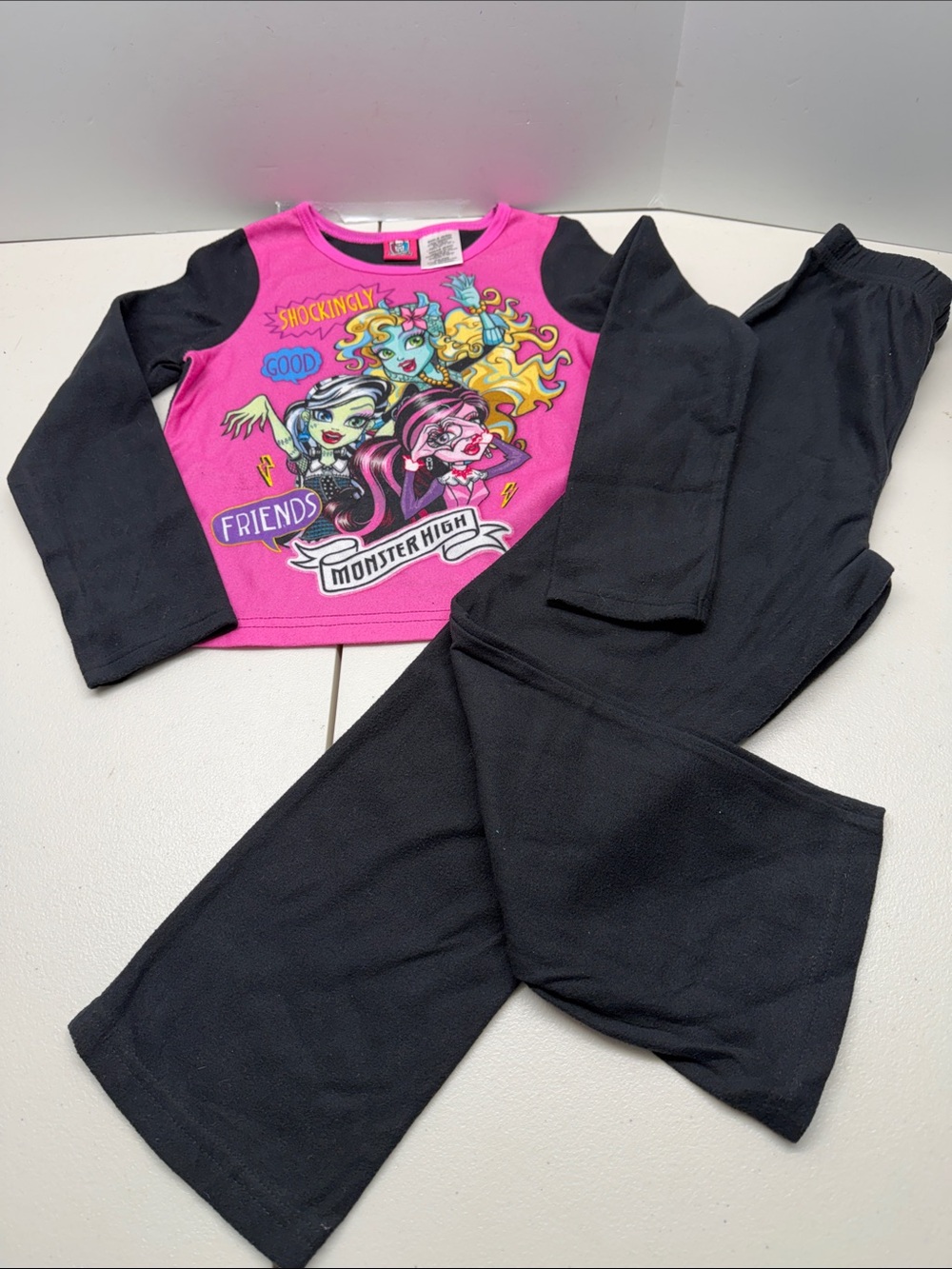 monster high Pink & Black Character Graphic Pajama Set. NWOT, size 6/6X